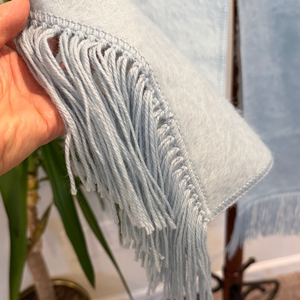 Alpaca Fur Light Blue Fringed Scarf Made In Peru - Picture 6 of 13